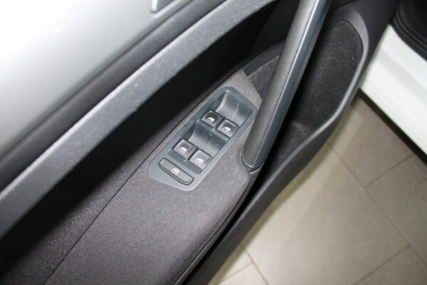 VW Golf 1.6 TDI 115cv Ready2Go 5p. 2020 - Imagen 15
