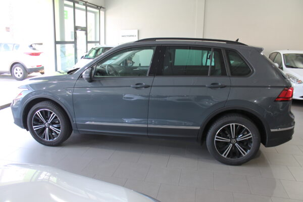 Volkswagen Tiguan 2.0 TDI 150cv Life 5p. 2021 - Imagen 3