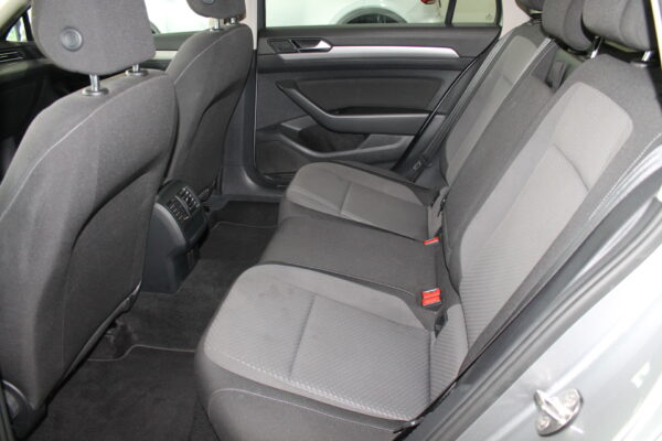Volkswagen Passat Variant 2.0 TDI 150cv Business 2020 - Imagen 11