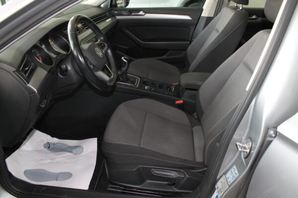 Volkswagen Passat Variant 2.0 TDI 150cv Business 2020 - Imagen 12