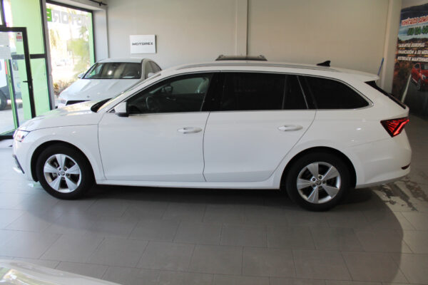 Skoda Octavia Combi 2.0 TDI 150cv Auto. Ambition 2021 - Imagen 3