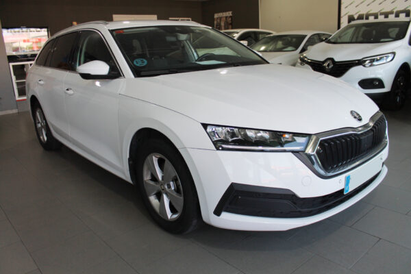 Skoda Octavia Combi 2.0 TDI 150cv Auto. Ambition 2021 - Imagen 8
