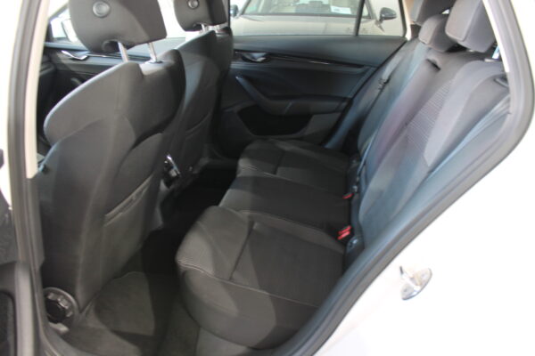 Skoda Octavia Combi 2.0 TDI 150cv Auto. Ambition 2021 - Imagen 11