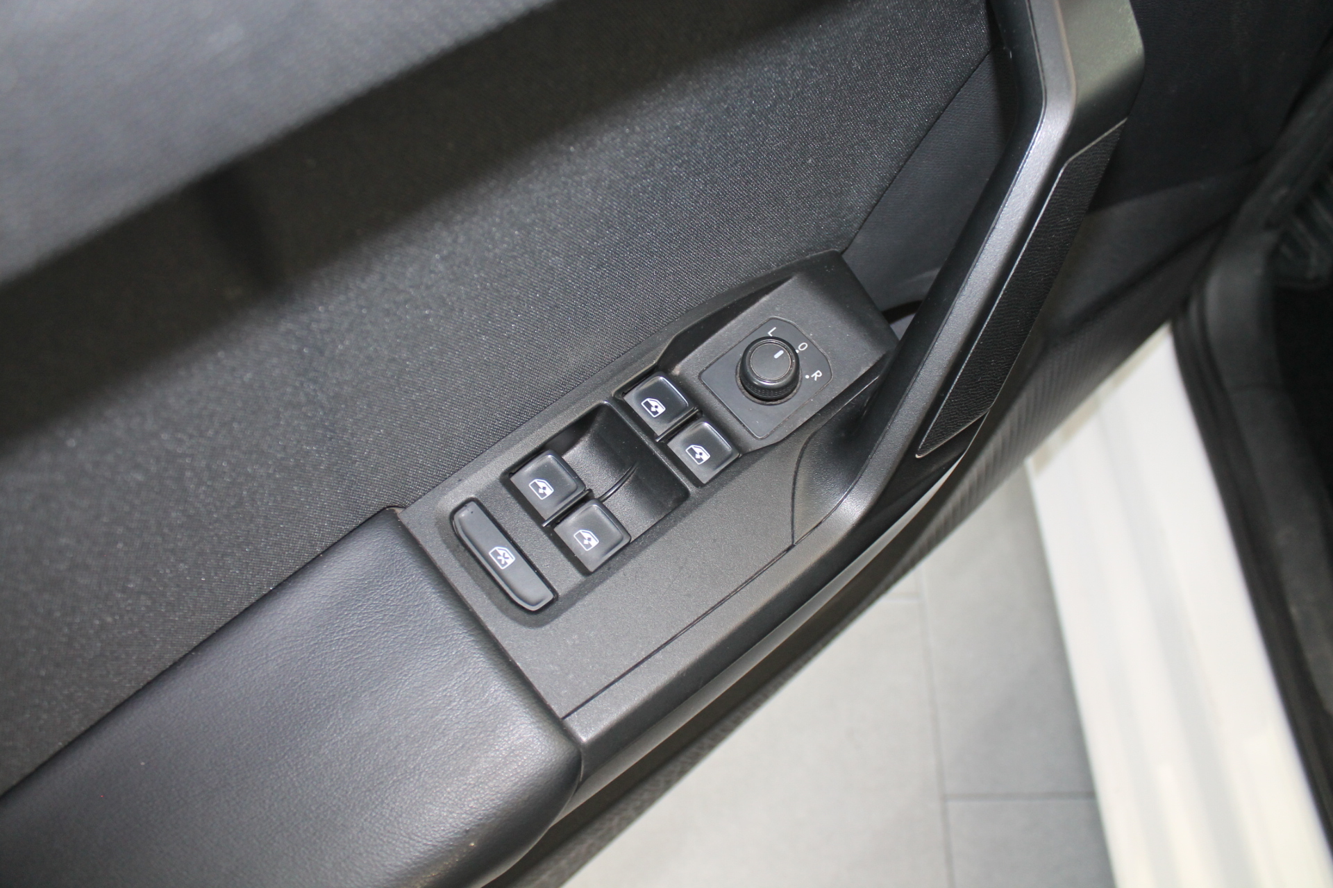 Seat León 2.0 TDI 115cv Reference Go 5p. 2021 - Imagen 14